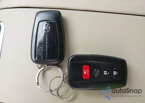 2021 Toyota Highlander Xle z USA, uszkodzony, nr VIN 5TDGZRAH3MS062766